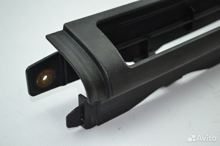 Пластиковая накладка под лобовым стеклом средняя ч