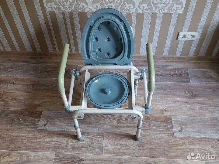 Кресло-стул с санитарным оснащением KY800