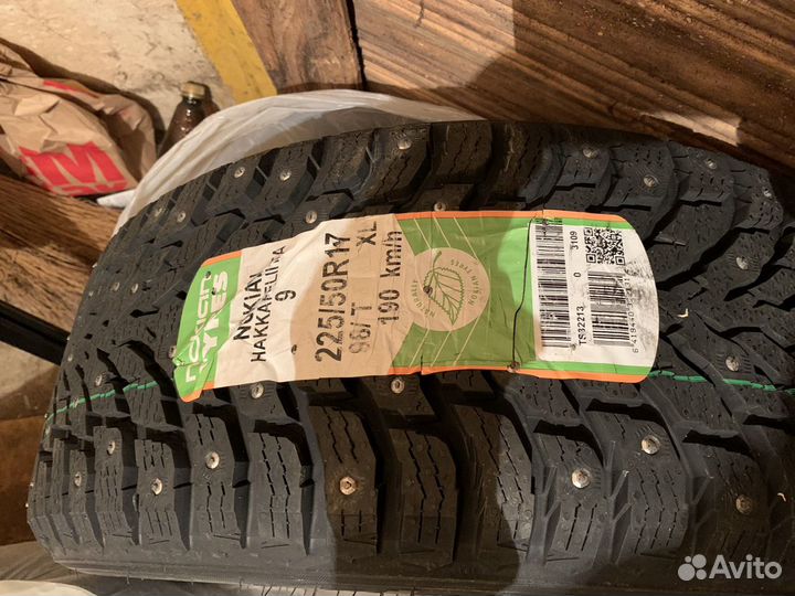 R17 Nokian Tyres Hakkapeliitta 9 225/50, PCD 5x98 DIA 66