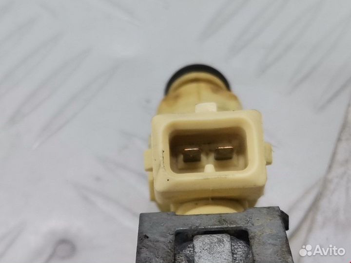 Форсунка Ford Focus рест. 2002 1111849