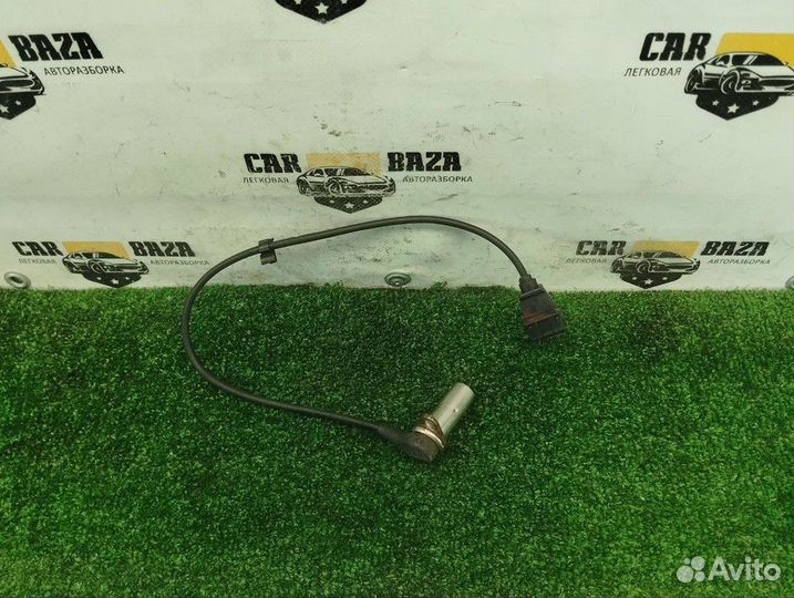 Датчик коленвала Volkswagen Bora V 038907319A