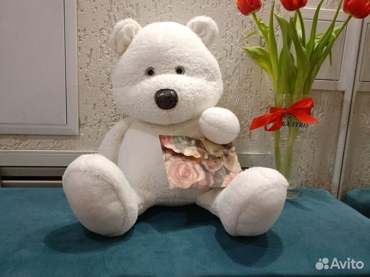 Плюшевый медведь на 8 марта