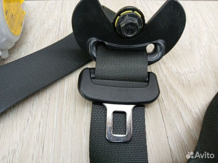 Ремень безопасности с пиропатроном передний правый