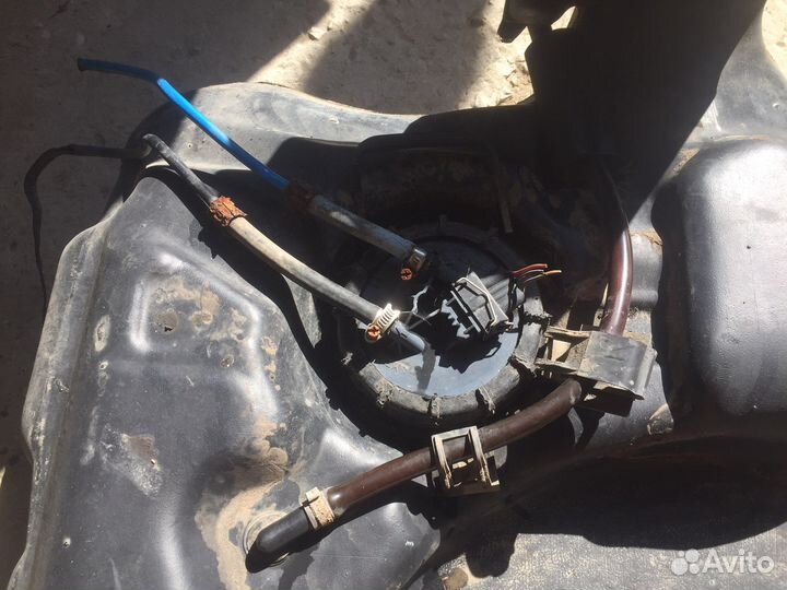 Безобак с насосом в зборе