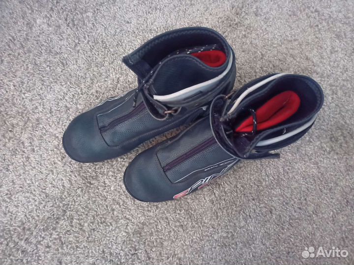 Лыжные ботинки коньковые Spine