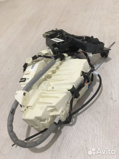 Замок двери задний правый Mercedes Benz S550 W221