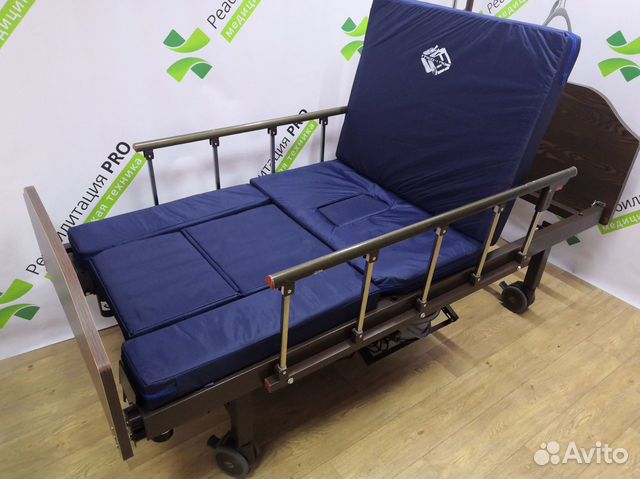 Медицинская кровать с принадлежностями