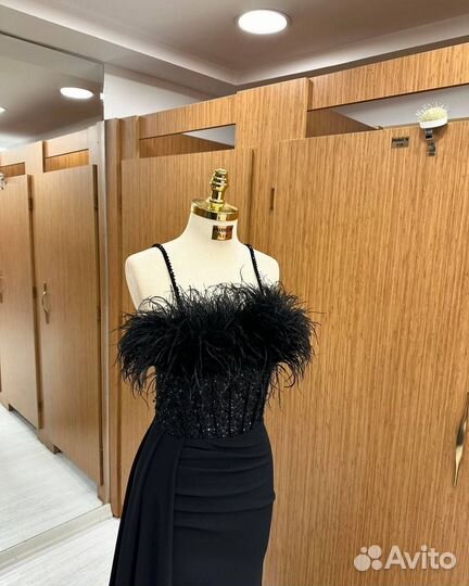 Элегантность на свадьбе: вечернее платье