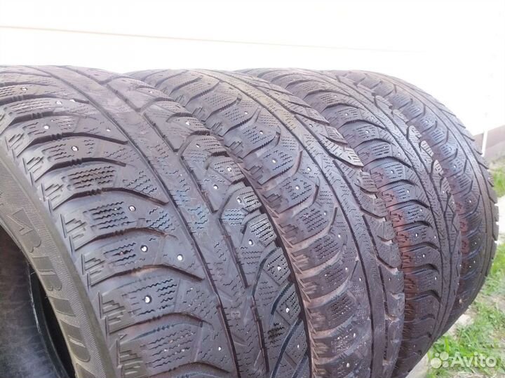 Bridgestone Ice Cruiser 7000 215/60 R16 95T