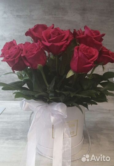 Композиция из роз в коробке