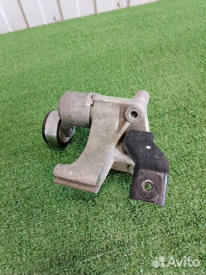 Кронштейн генератора Genesis G80 DH G4KL 2017