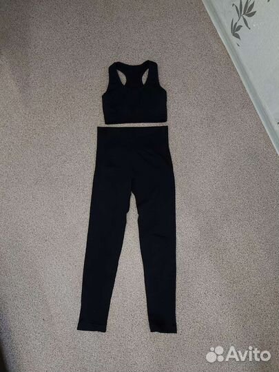 Женские спортивный костюм с леггинсами и топом