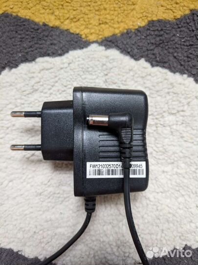 Блок питания (адаптер)
