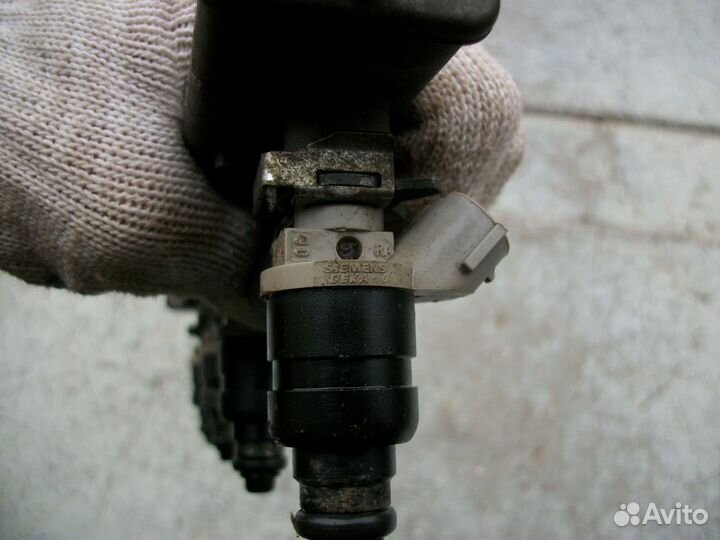 Рампа топливная в сборе Mitsubishi Colt Lancer 10