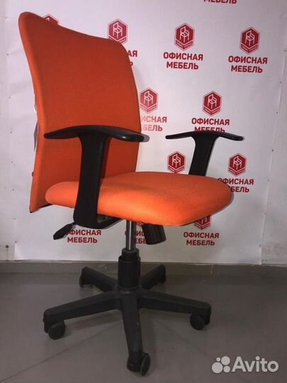Кресло офисное Leo B black Ткань сетка оранжевая