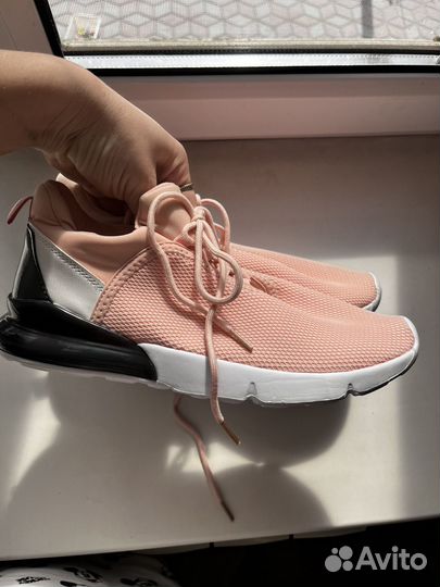 Кроссовки женские новые 39 размер