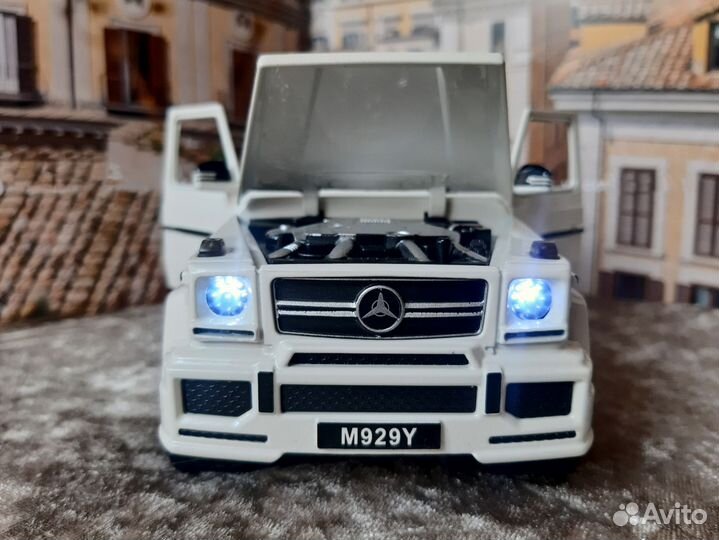 Модель автомобиля Mercedes-Benz Gelentwagen белый