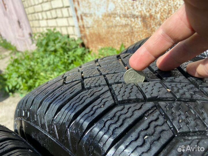 Continental ContiVikingContact 7 215/65 R17