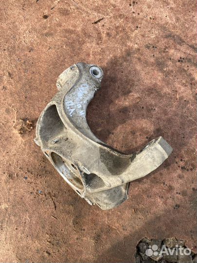 Кулак поворотный передний левый Skoda Octavia A7