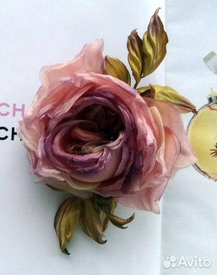 Авторские украшения из шелка для элегантных женщин