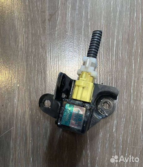 Датчик airbag toyota mark II 110