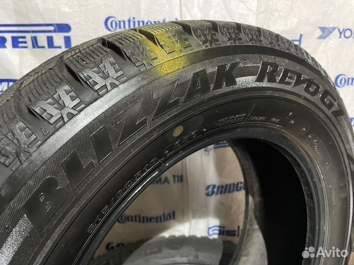 Bridgestone Blizzak Revo GZ 215/60 R16