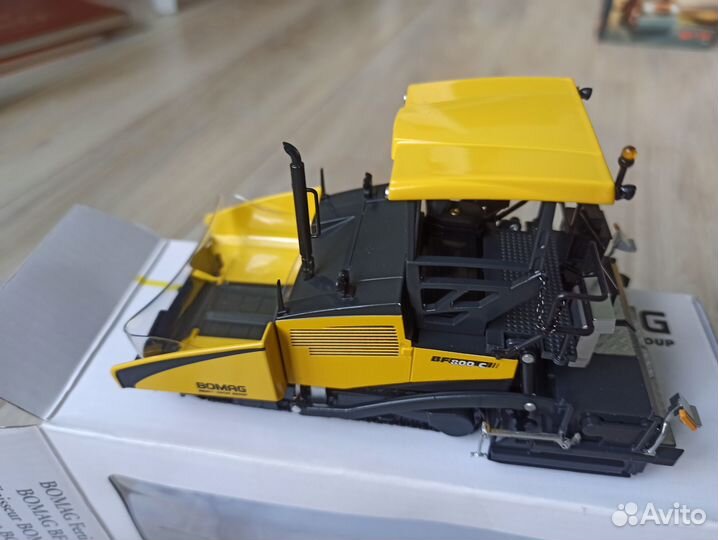 Модель асфальтоукладчик bomag BF800C (оригинал)