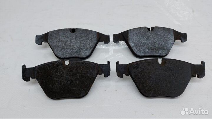 Тормозные колодки переднее Bmw 5-Series E60 3.0