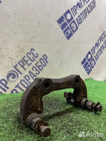 Скоба суппорта передняя правая LADA 2109 хэтчбек