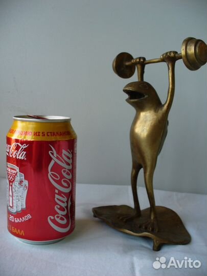 Лягушка со штангой. Латунь