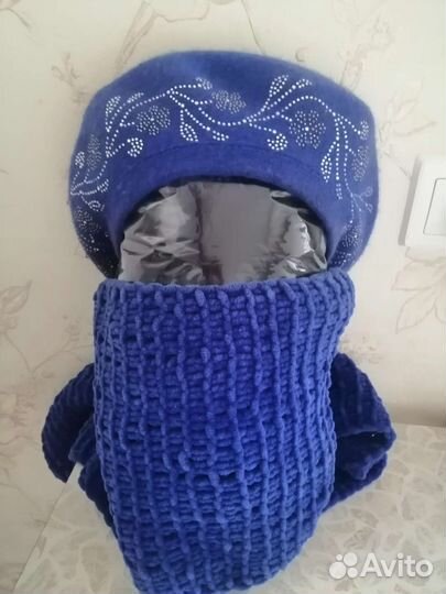 Комплект берет и шарф синего цвета