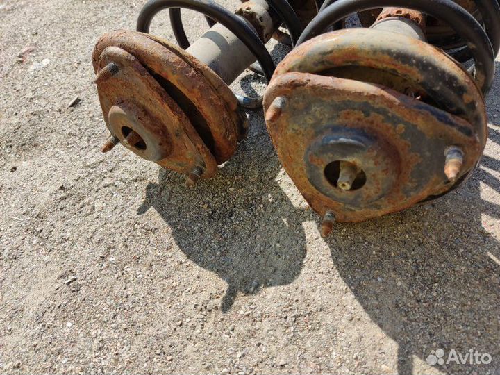 Стойки в сборе передние Mitsubishi Lancer седан