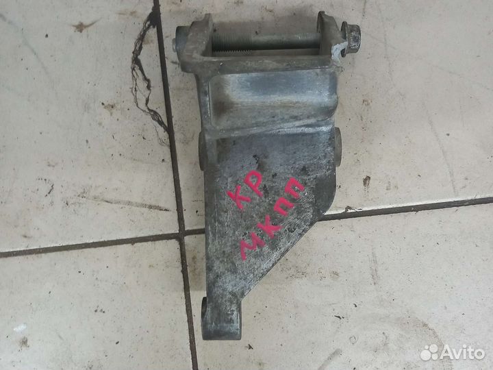 Кронштейн крепления МКПП Шевроле Круз