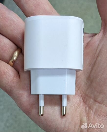 Зарядные устройства Apple и Samsung оба - 18W