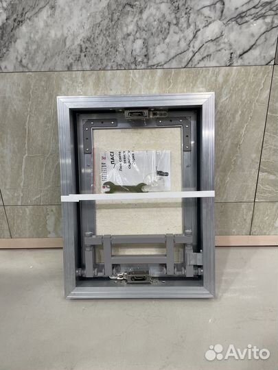 Ревизионный люк с нажимом под облицовку плиткой