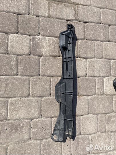 Пыльник левого крыла toyota corolla e150