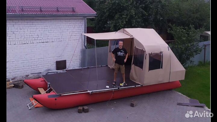 Моторный катамаран