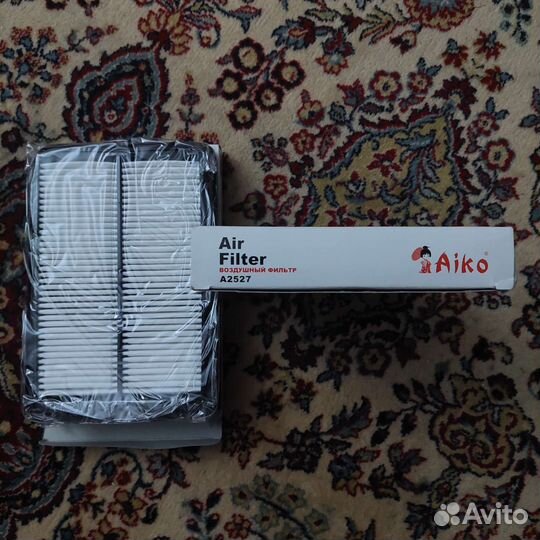 На Nissan Х-Trail T32 фильтр воздушный AIka A2527