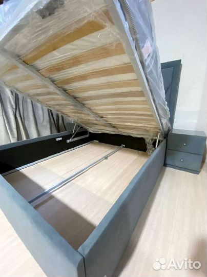 Кровать двуспальная с подъемным механизмом