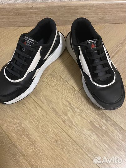 Reebok детские кроссовки 38 (бронь)