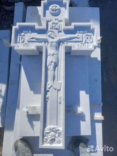 Памятник крест