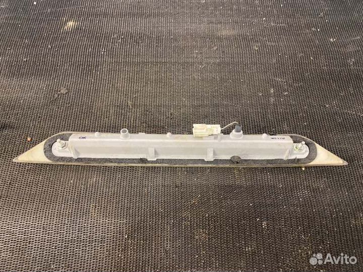 Стоп Сигнал на Nissan XTrail T31 в Крышку Багажник