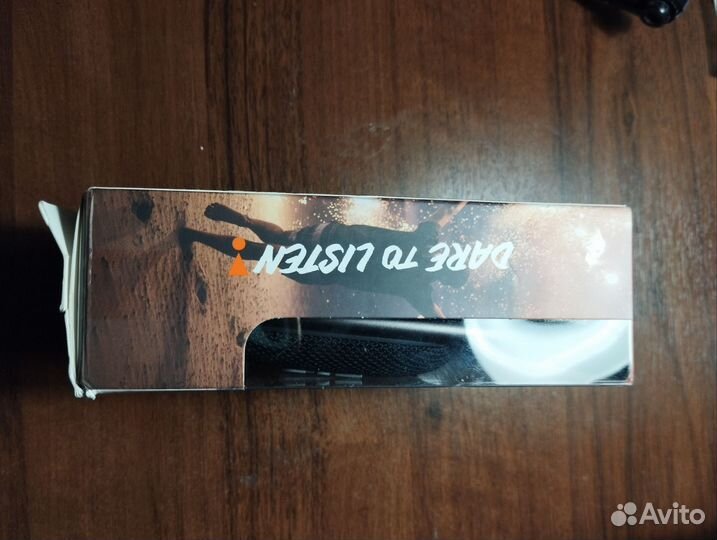 Bluetooth гарнитура JBL Clip 4