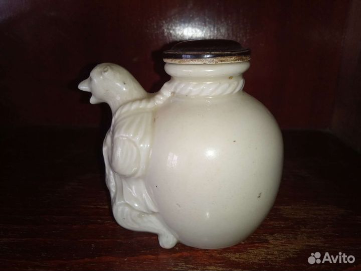 Сосуд для саке в виде росомахи