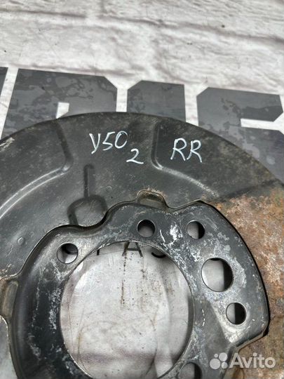 Щиток тормозного механизма задний правый Infiniti