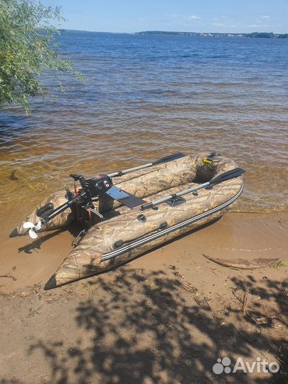 Лодка с мотором