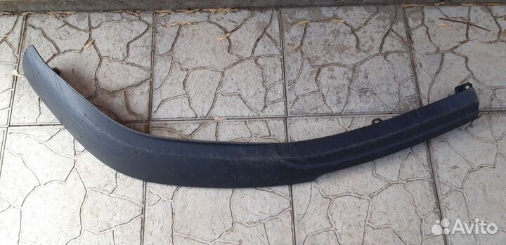 Губа бампера Тойота avensis. Левая