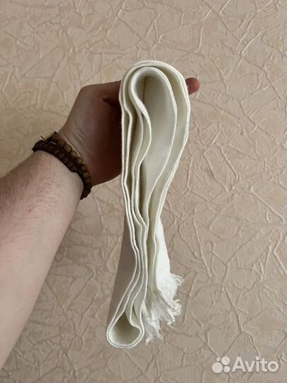 Белое кашне