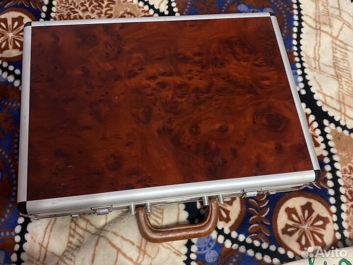 Набор ножеей и вилок в чемодане Millerhaus