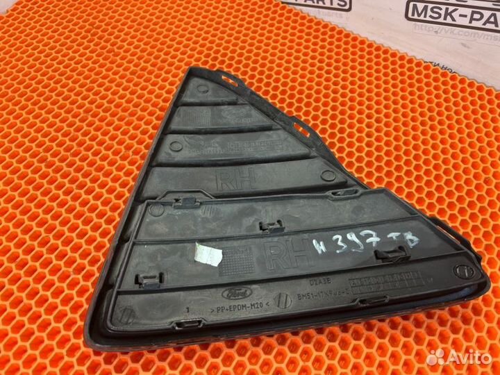 Решетка в бампер передняя правая Ford Focus 3